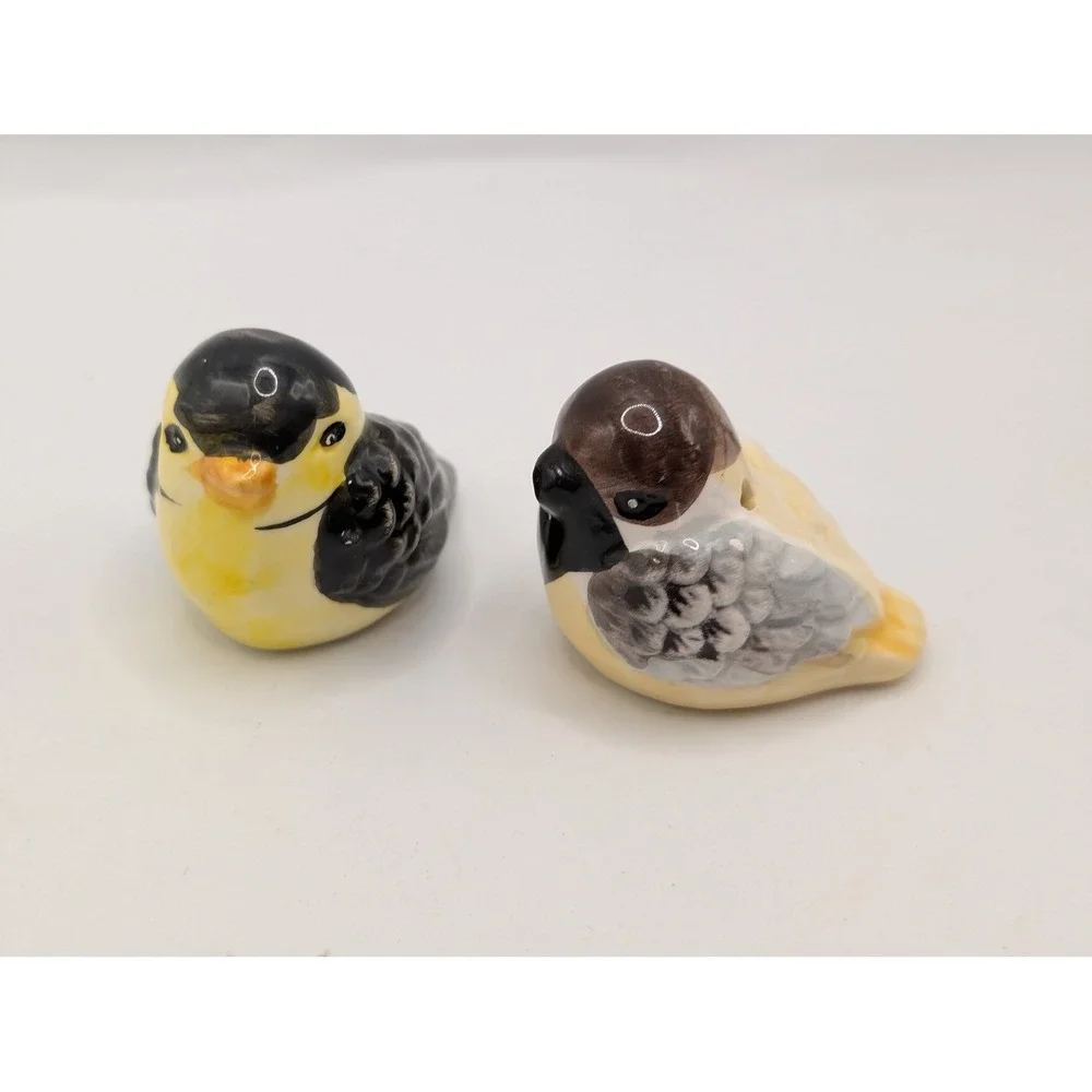 Vintage Ceramic Bird‎ Salt and Pepper Shakers Set Sparrow Chickadee Figurines